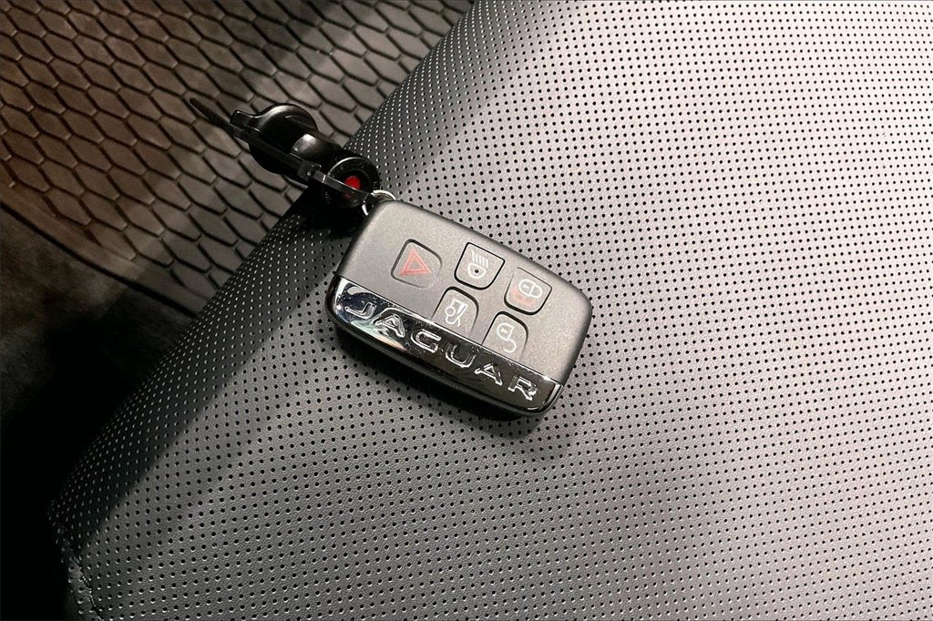 Used 2024 Jaguar F-TYPE Coupe AWD image 13