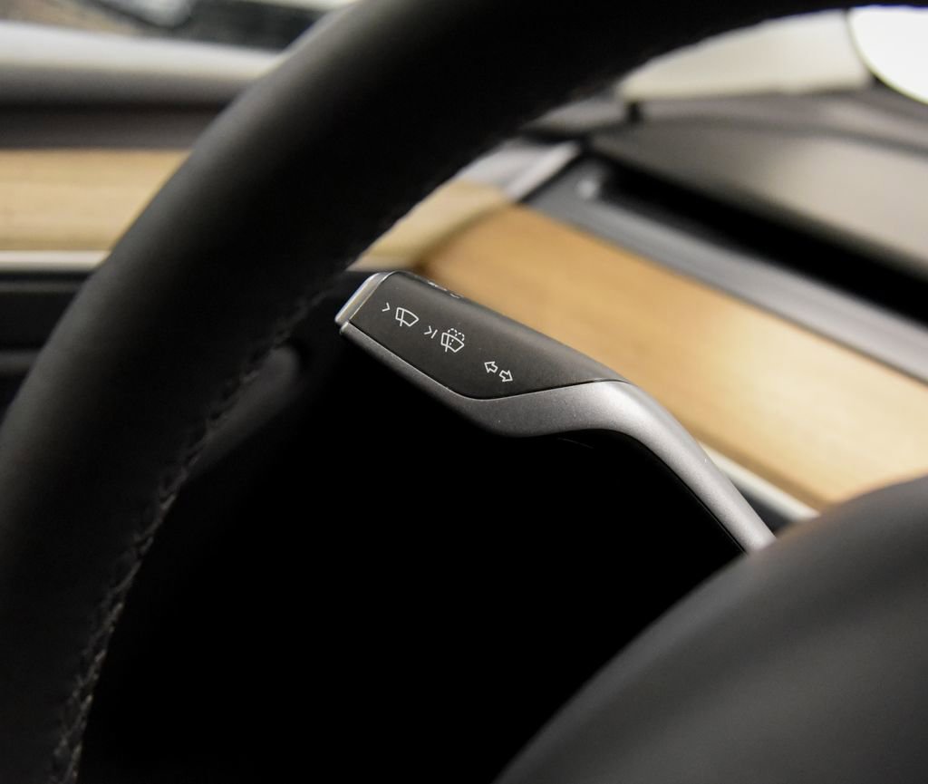 Used 2023 Tesla Model Y Long Range image 22