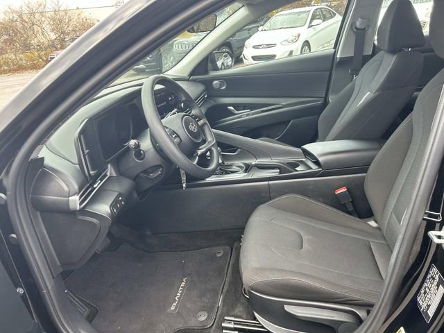 Certified 2023 Hyundai Elantra SE w/ Cargo Package image 12