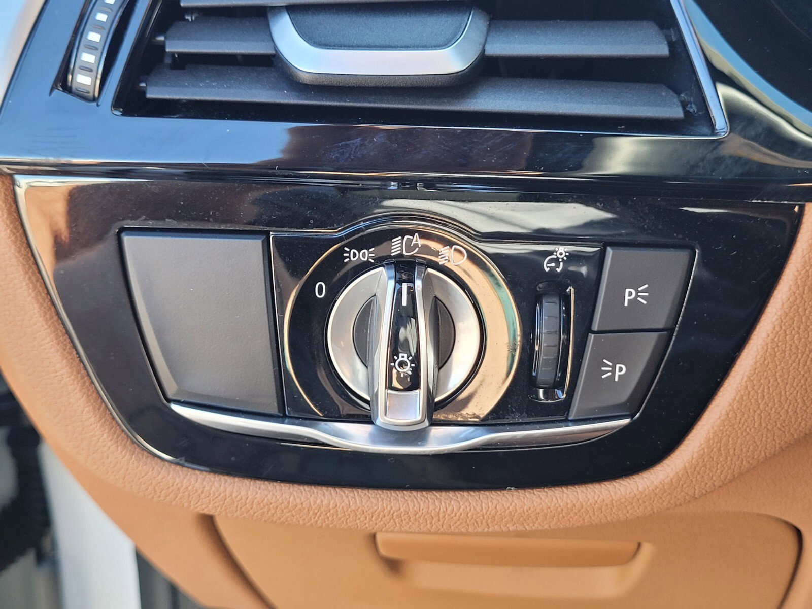 Used 2023 BMW 540i xDrive w/ Premium Package image 22