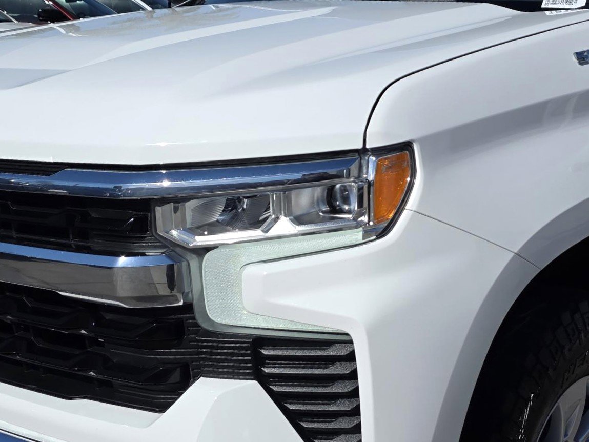Used 2025 Chevrolet Silverado 1500 LT w/ Safety Package AWD/4WD image 8
