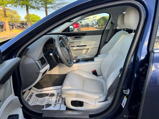 Used 2016 Jaguar XF Prestige image 16