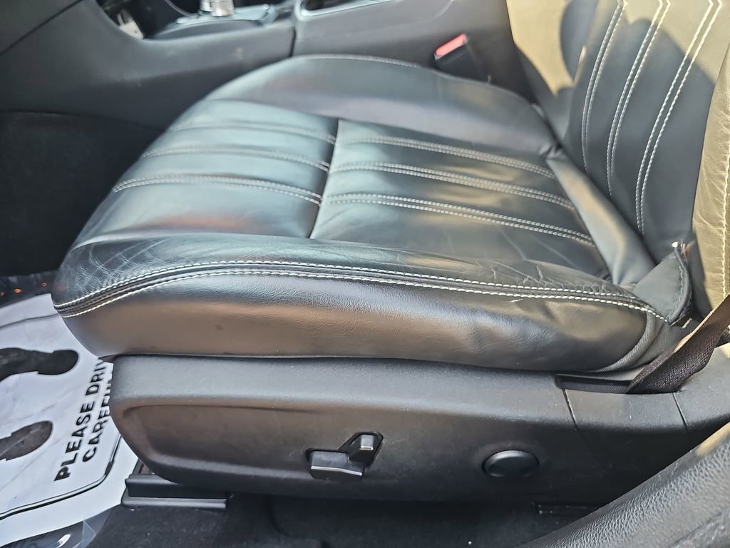 Used 2023 Chrysler 300 S RWD image 33