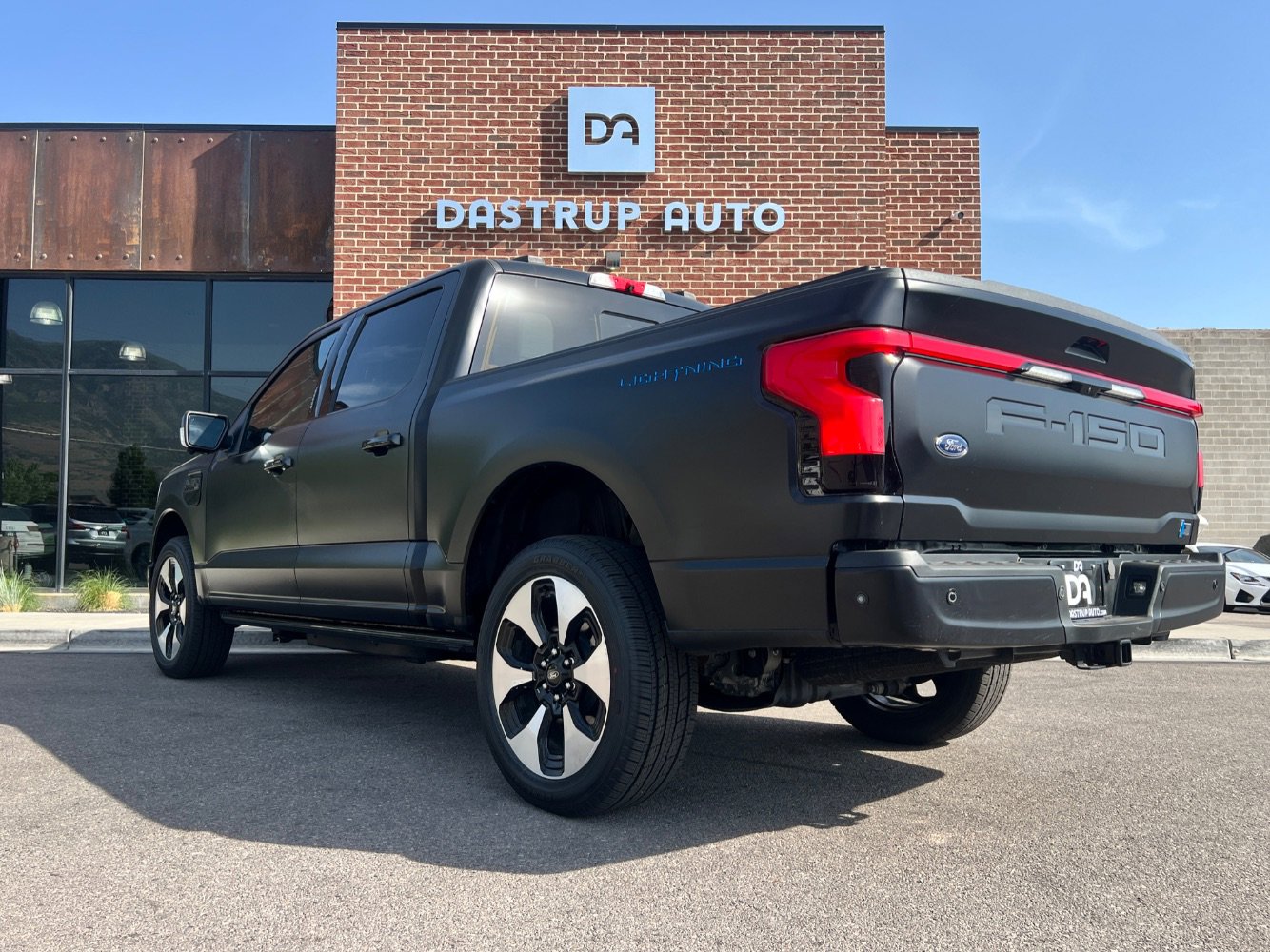 Used 2023 Ford F150 Lightning Platinum AWD/4WD image 4