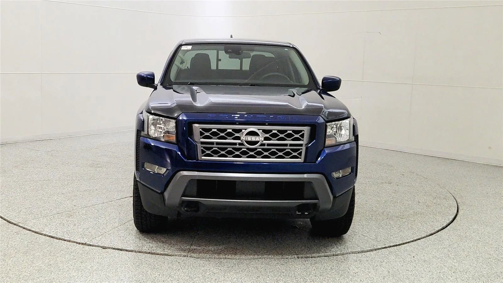 Used 2022 Nissan Frontier SV image 2