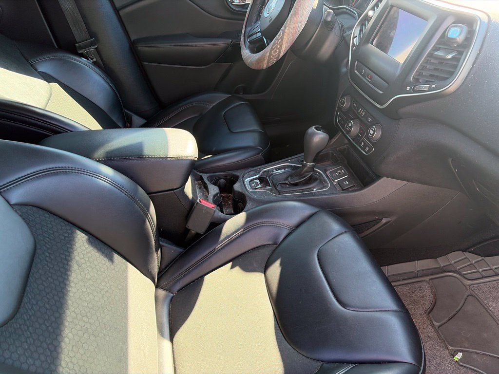 Used 2019 Jeep Cherokee Latitude Plus FWD image 6