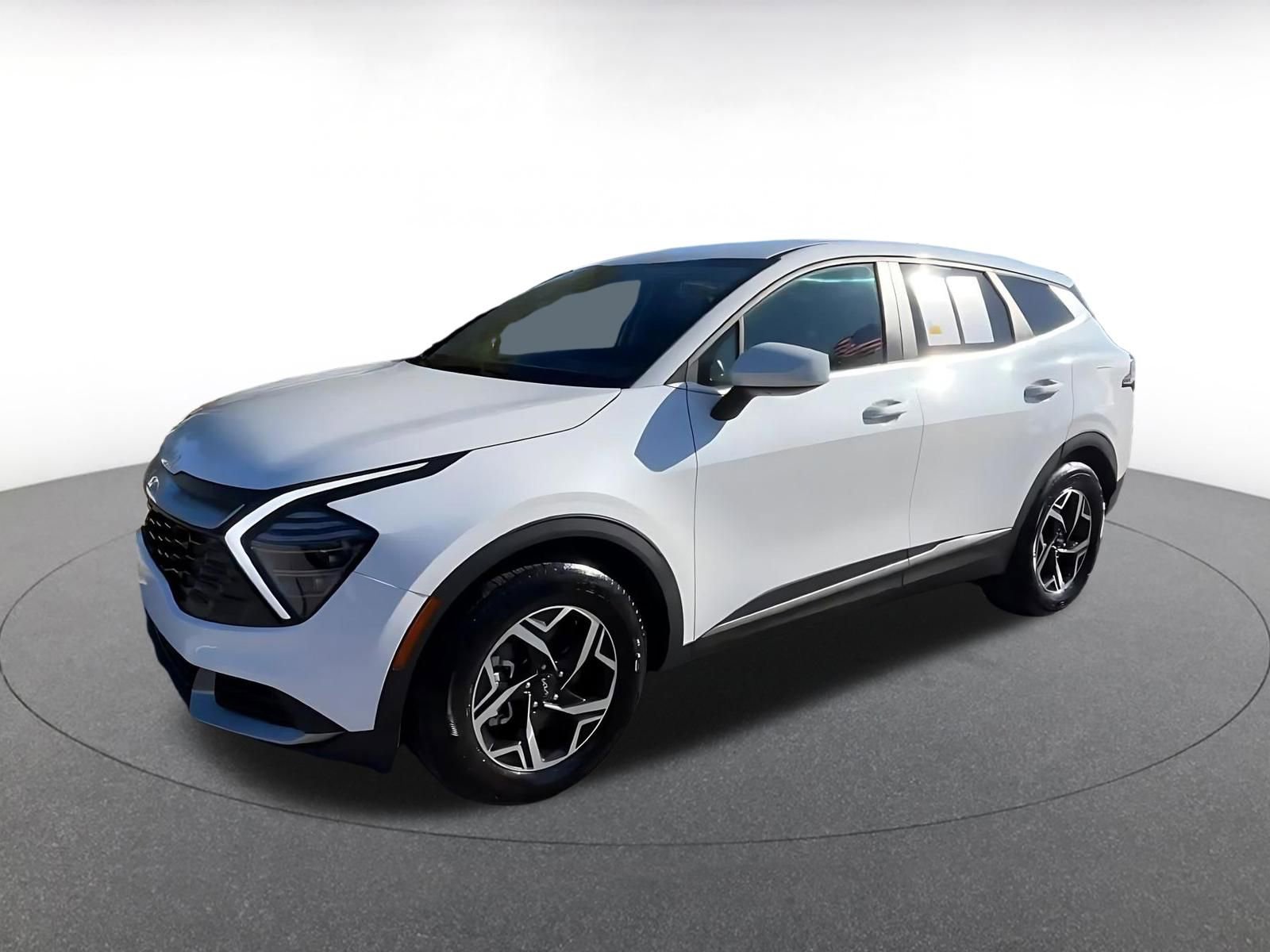 Used 2025 Kia Sportage LX image 8