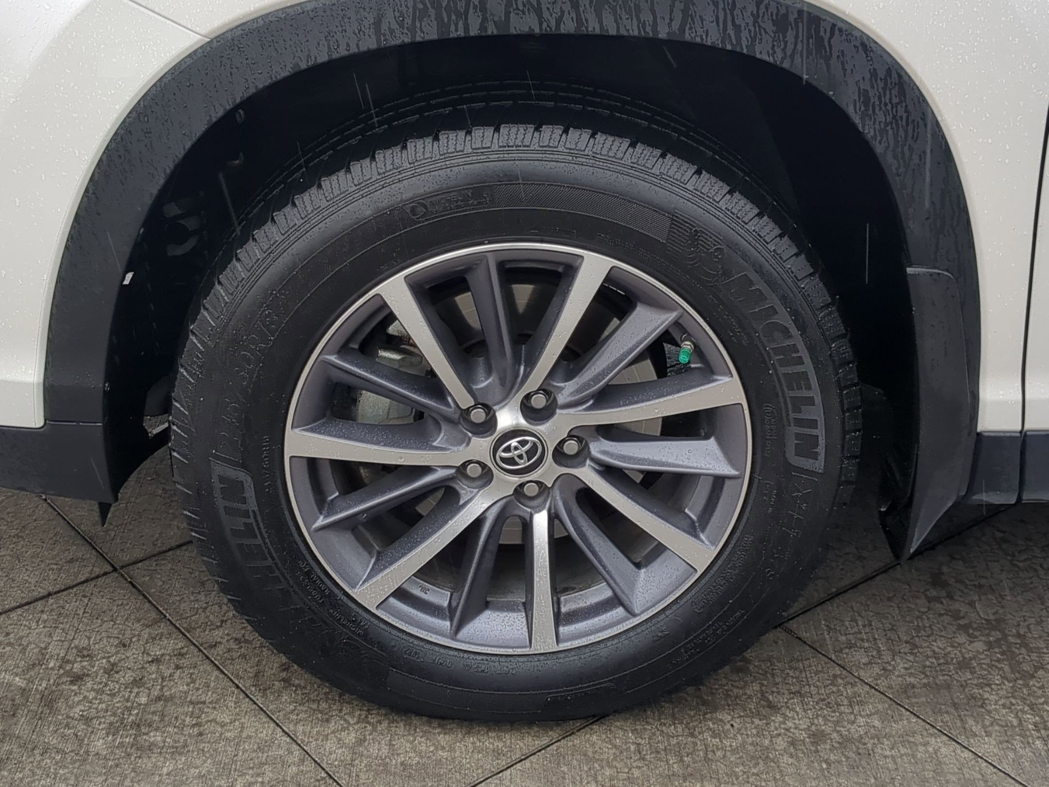 Used 2019 Toyota Highlander SE image 12