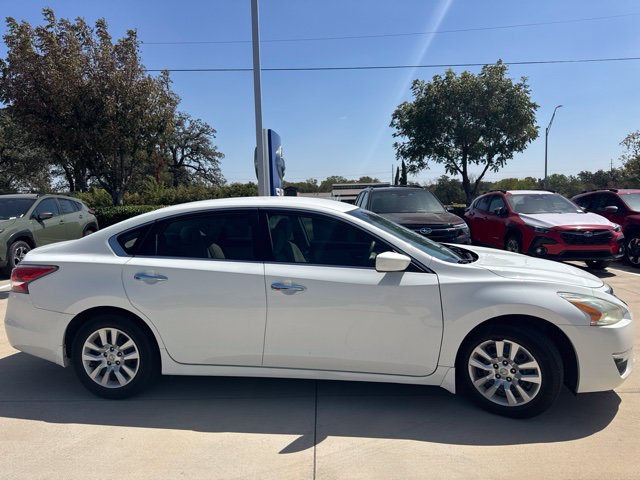Used 2015 Nissan Altima 2.5 S w/ Power Driver Seat Package FWD image 2
