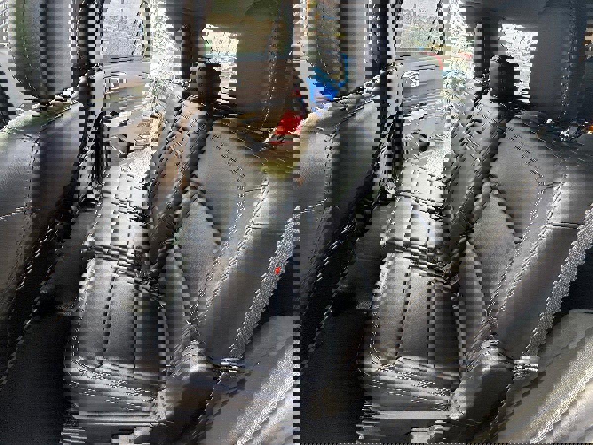 Used 2024 Ford Explorer XLT w/ Equipment Group 202A image 22