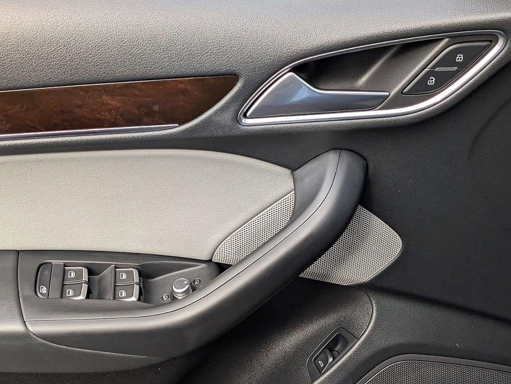 Used 2018 Audi Q3 2.0T Premium Plus w/ Premium Plus Package image 29