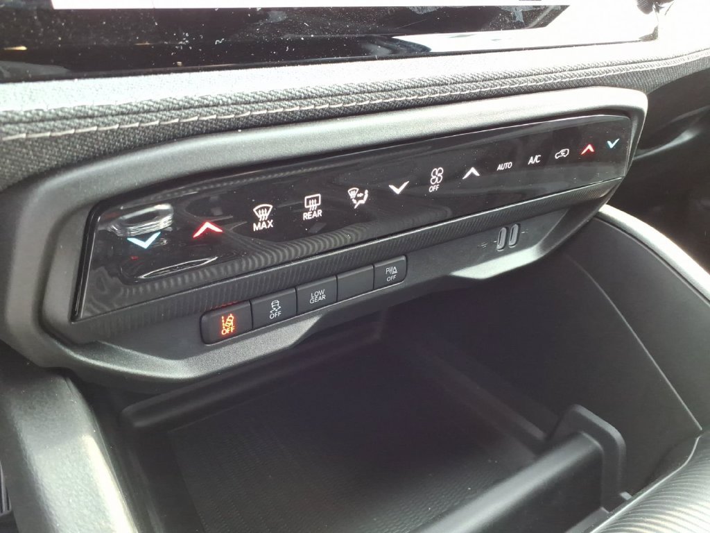 New 2026 Jeep Cherokee Laredo AWD/4WD image 19