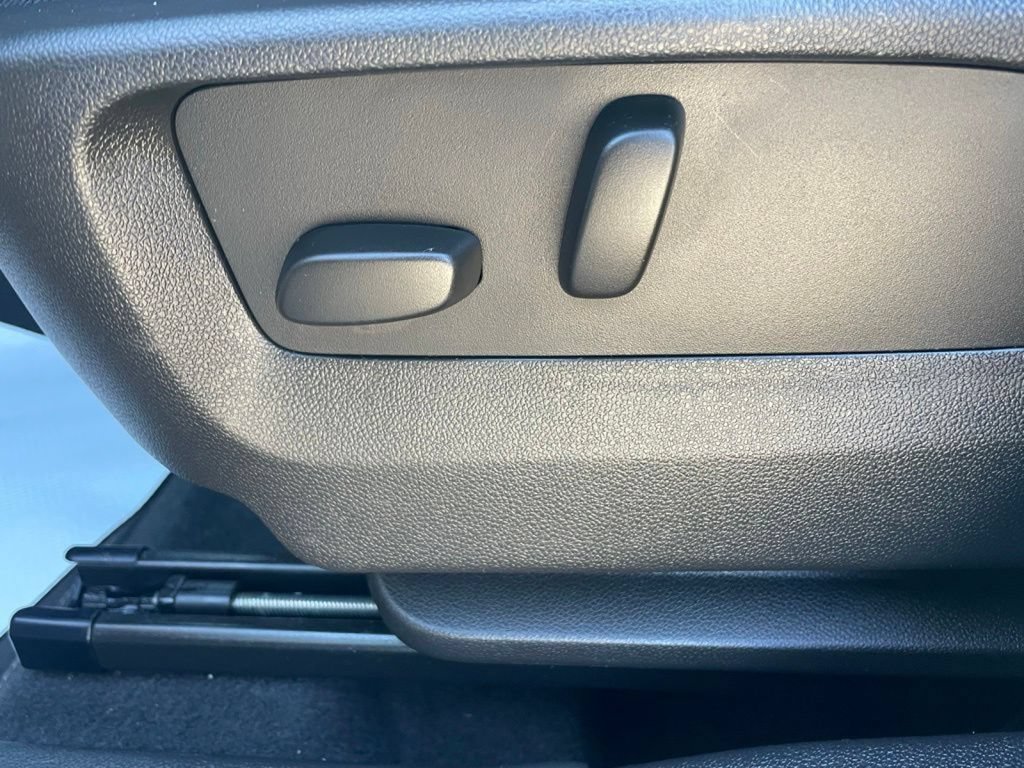 Used 2023 Buick Envision Essence AWD/4WD image 23