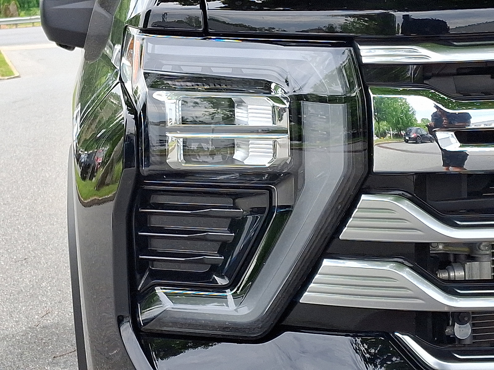 Used 2025 Chevrolet Silverado 2500 High Country w/ High Country Premium Package AWD/4WD image 9