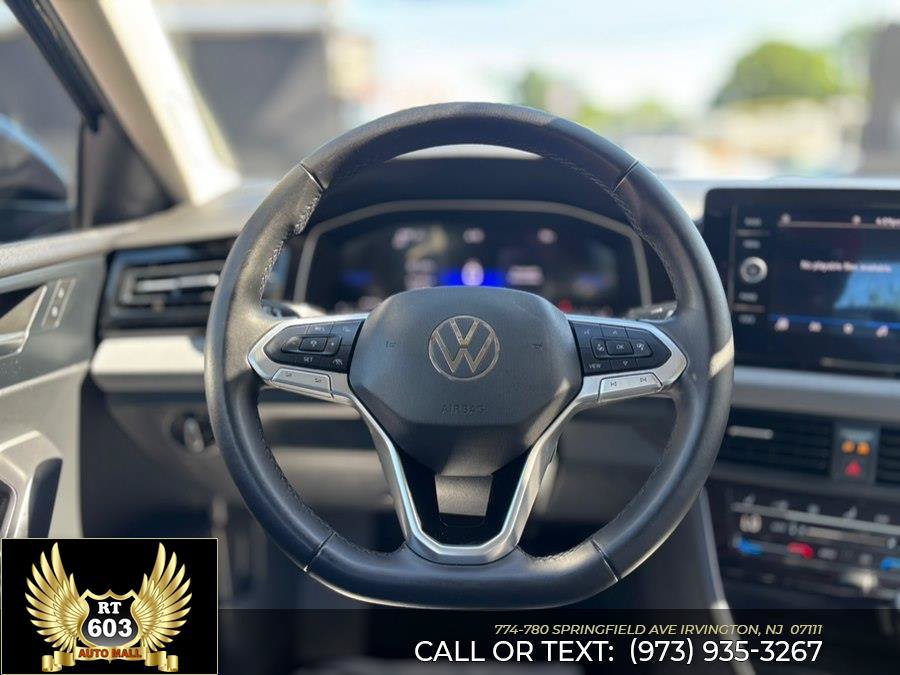 Used 2025 Volkswagen Jetta SE FWD image 11