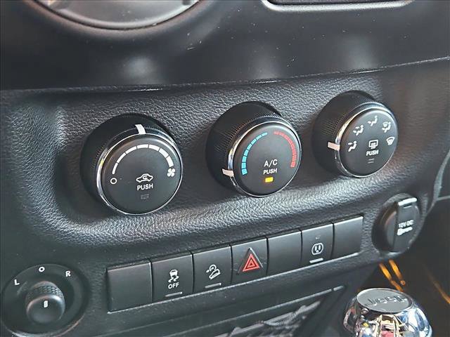 Used 2017 Jeep Wrangler Unlimited Sahara w/ Connectivity Group image 15