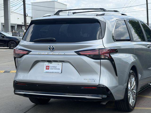 Certified 2024 Toyota Sienna Platinum FWD image 7