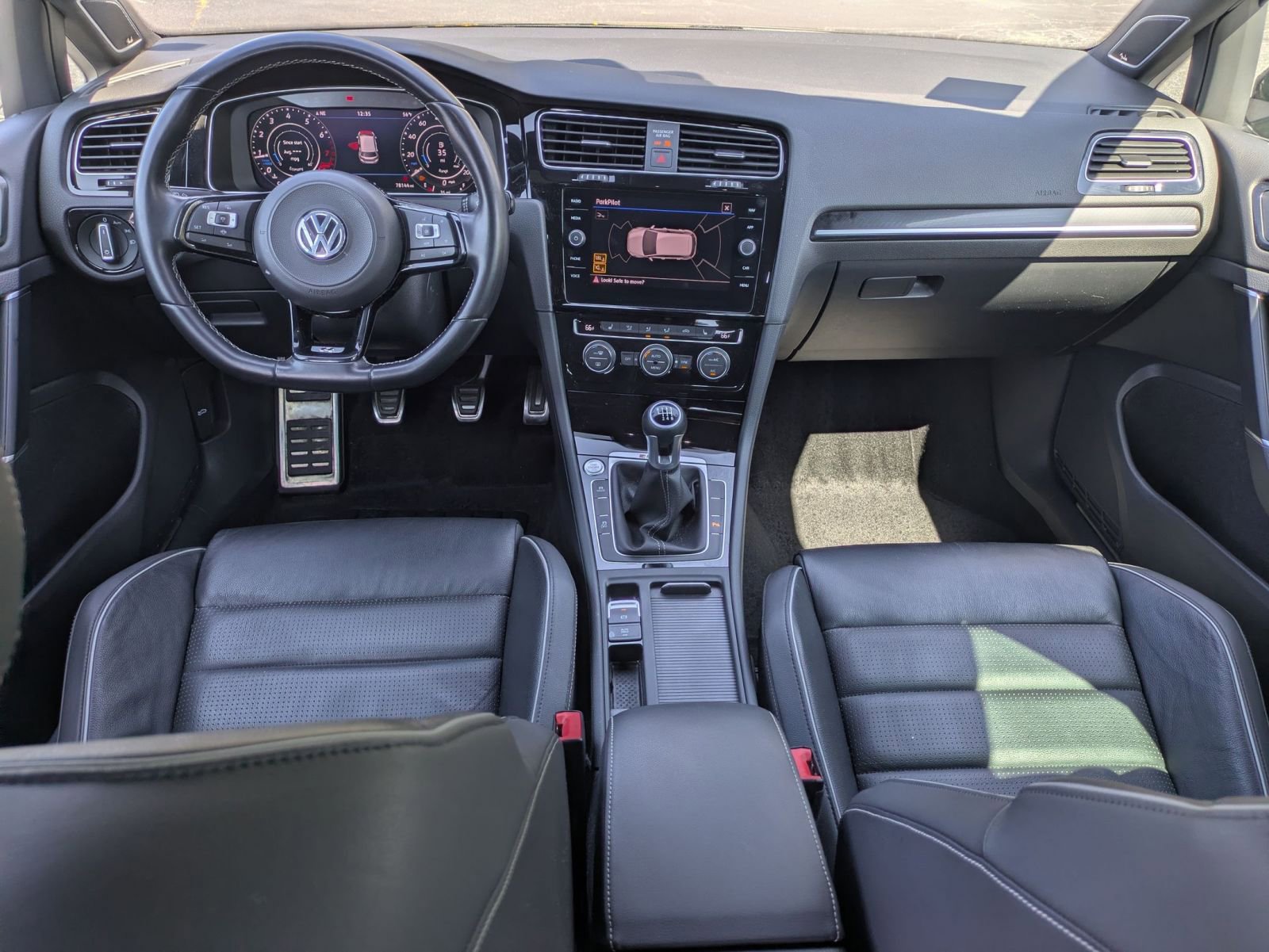 Used 2019 Volkswagen Golf R 4-Door image 22