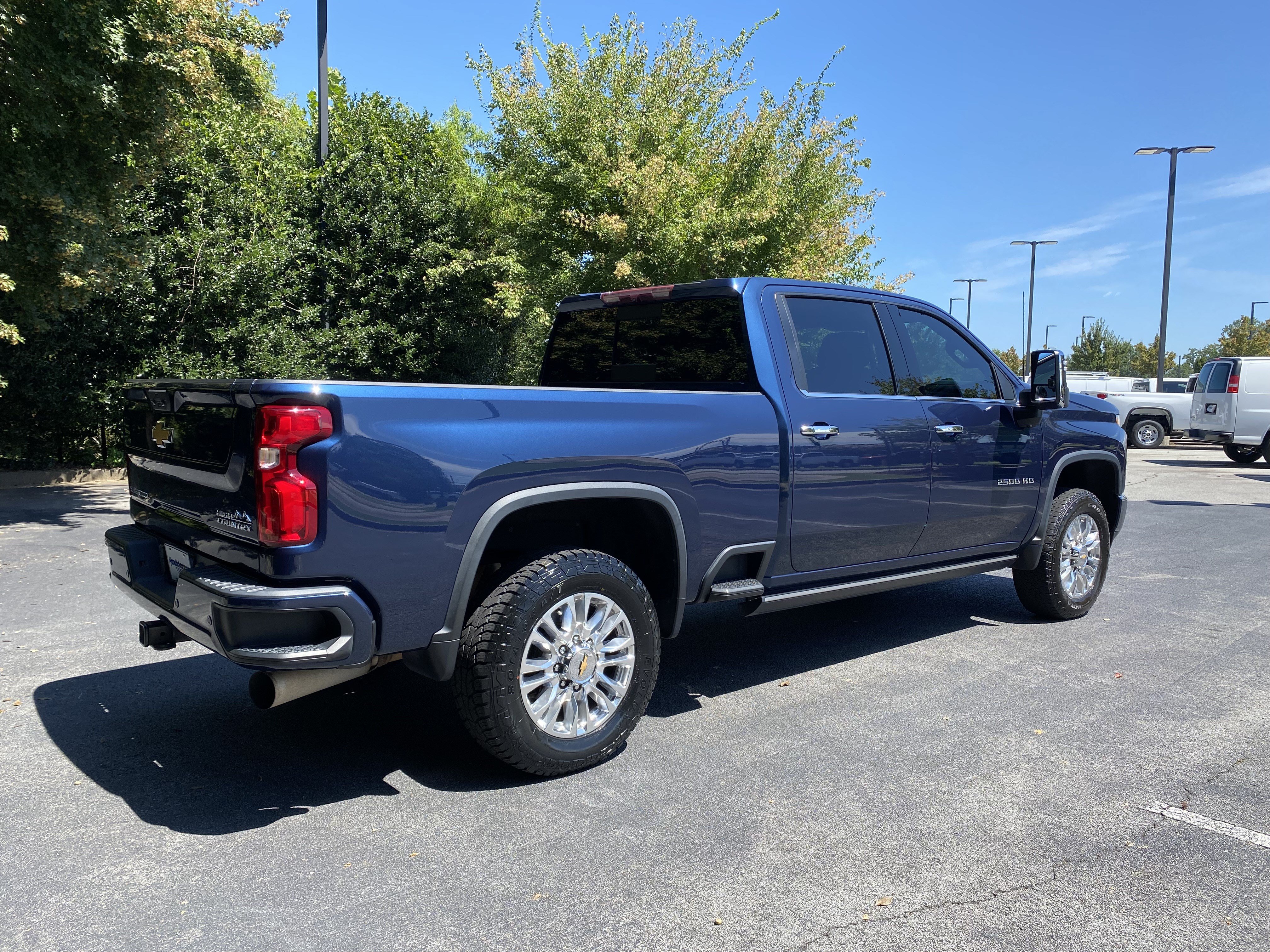 Used 2022 Chevrolet Silverado 2500 High Country AWD/4WD image 9