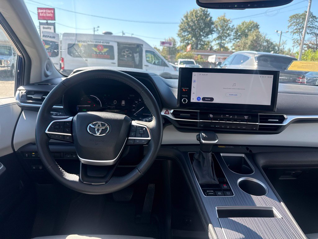 Used 2025 Toyota Sienna XLE w/ XLE Plus Package AWD/4WD image 24
