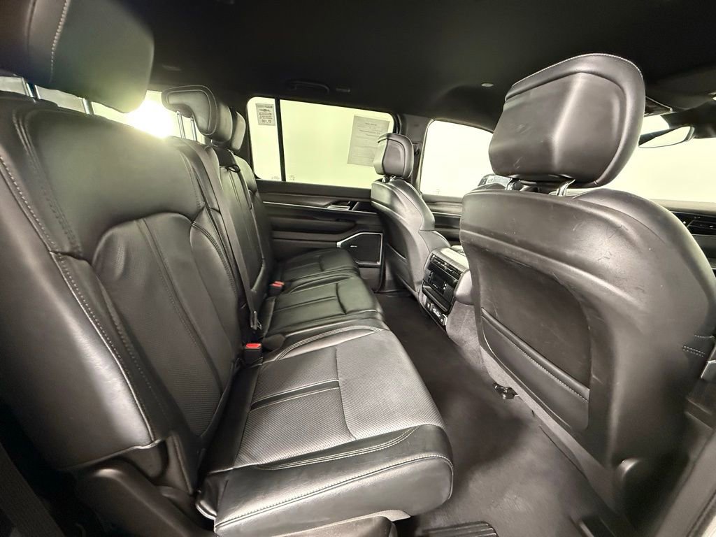 Used 2024 Jeep Wagoneer L Series II w/ Flexible Seating Group image 17