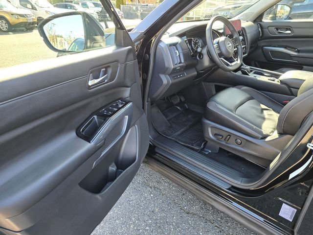 Used 2023 Nissan Pathfinder SL w/ SL Premium Package image 17