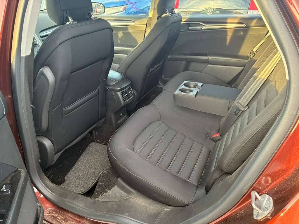 Used 2015 Ford Fusion SE FWD image 13