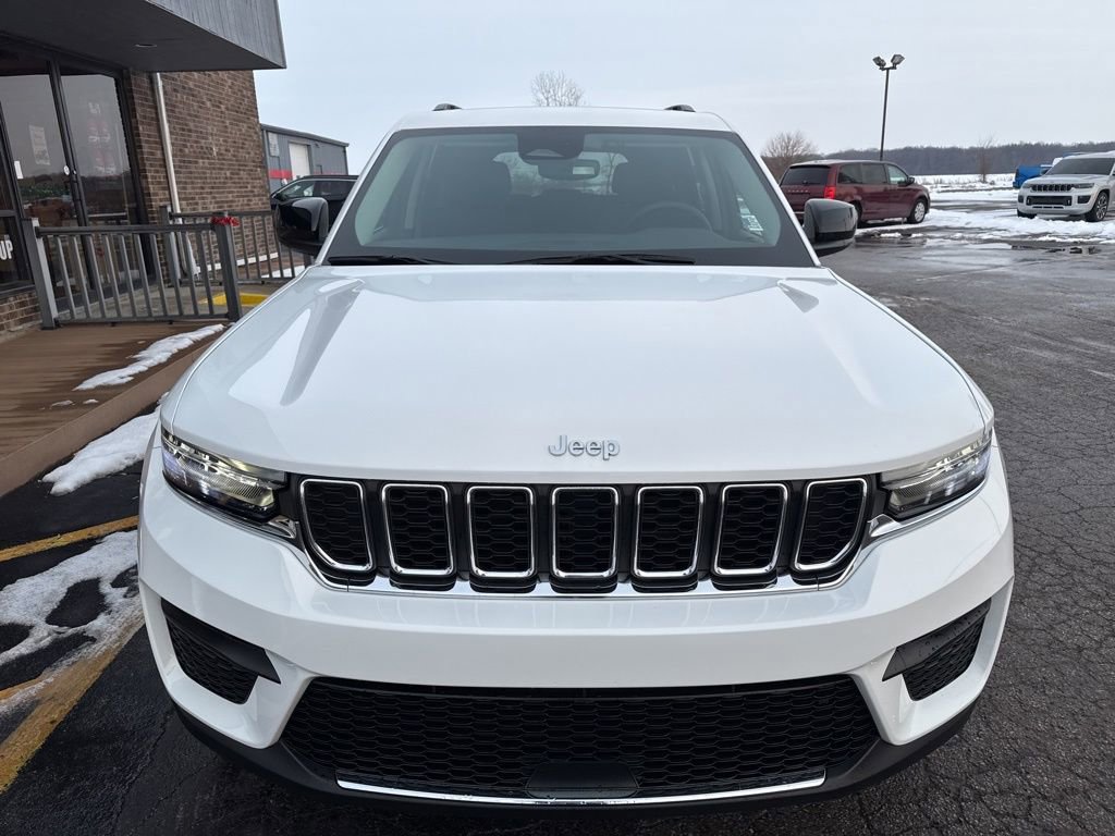 Used 2024 Jeep Grand Cherokee Laredo X image 14