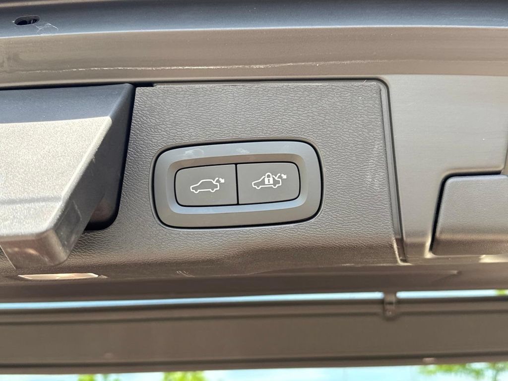 Certified 2023 Volvo XC60 B6 Ultimate w/ Climate Package AWD/4WD image 6
