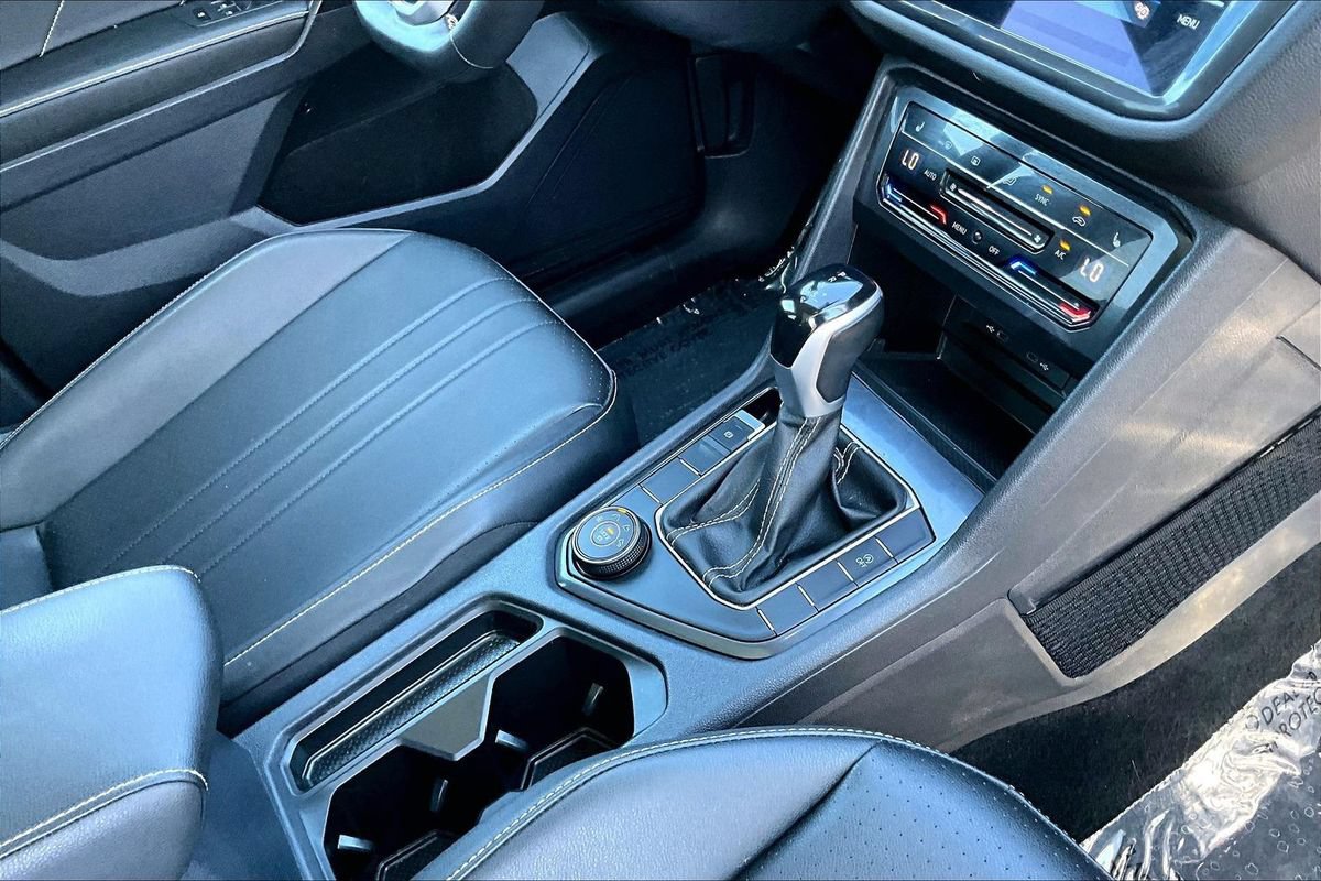 Used 2023 Volkswagen Tiguan SE w/ Panoramic Sunroof Package AWD/4WD image 30