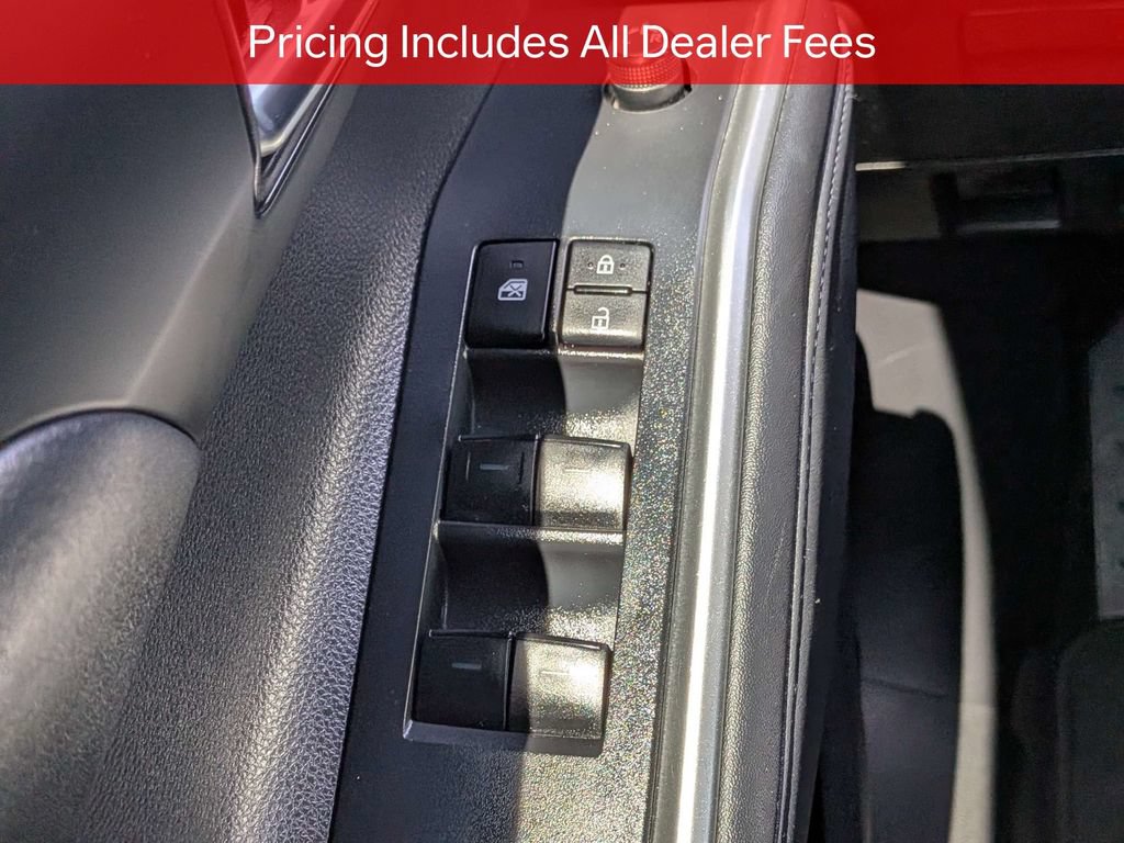 Used 2023 Toyota Highlander XLE AWD/4WD image 27