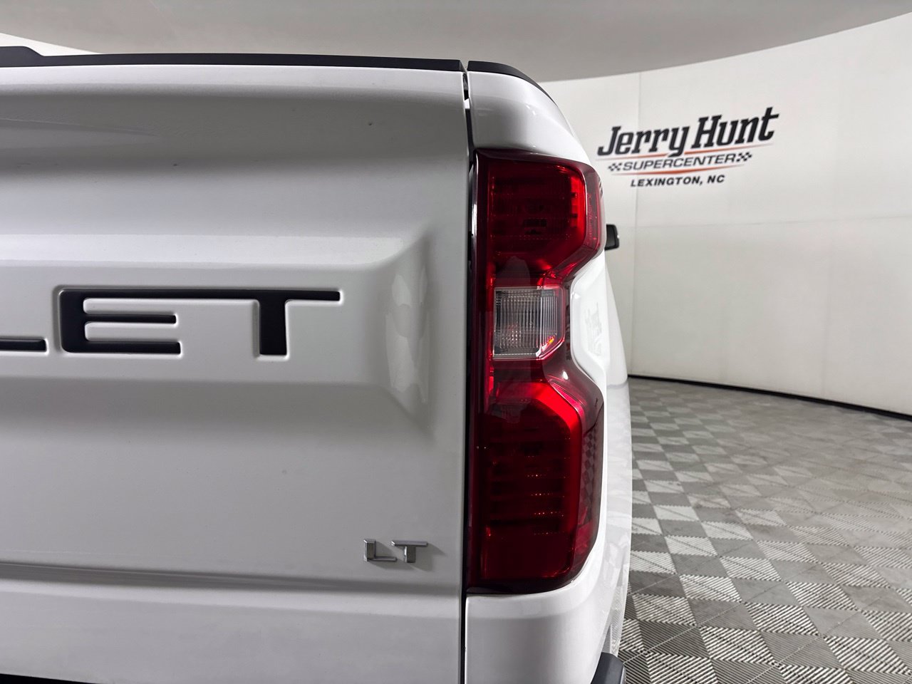 Used 2024 Chevrolet Silverado 1500 LT RWD image 33