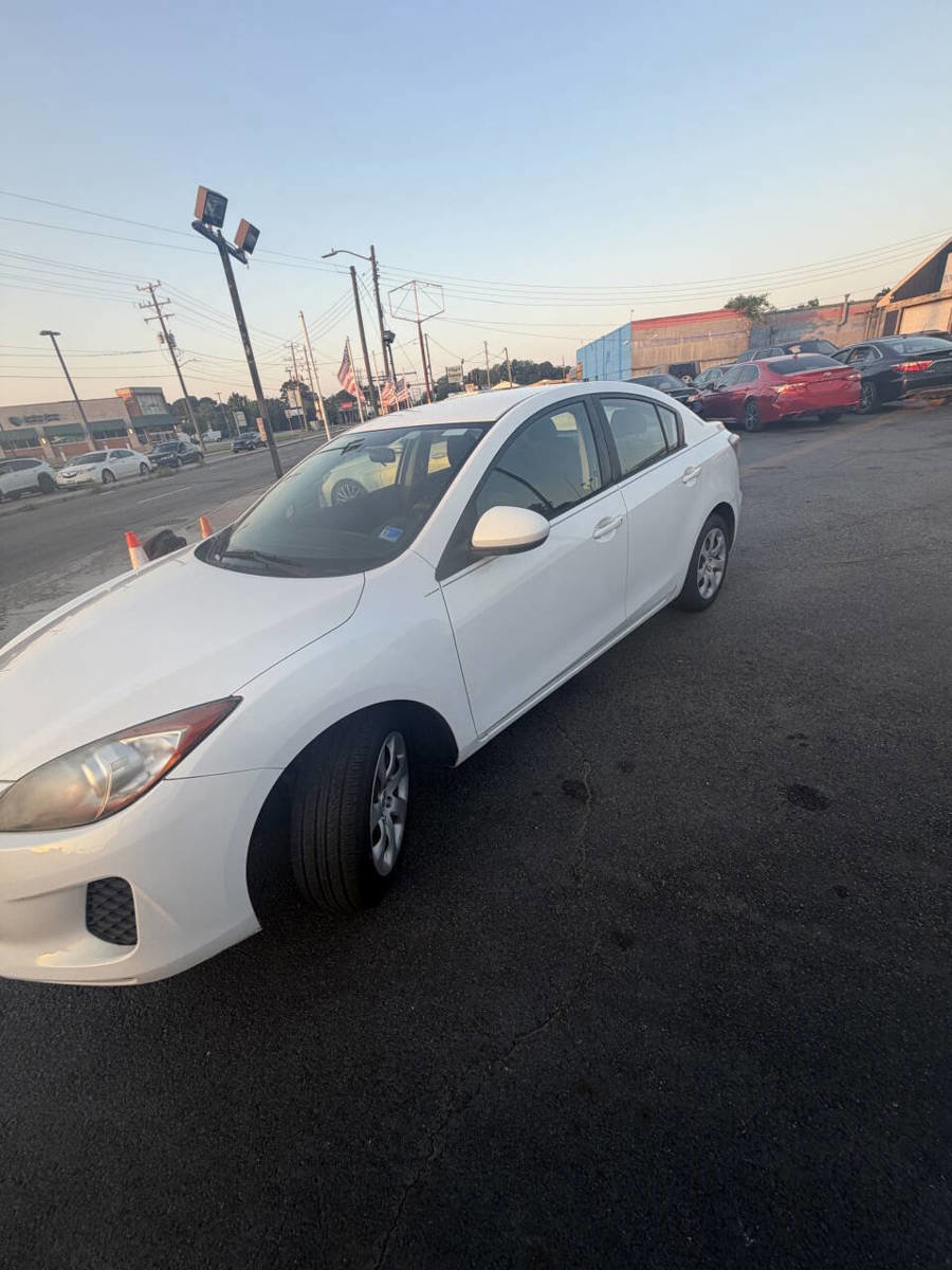 Used 2012 MAZDA MAZDA3 i Sport FWD image 1