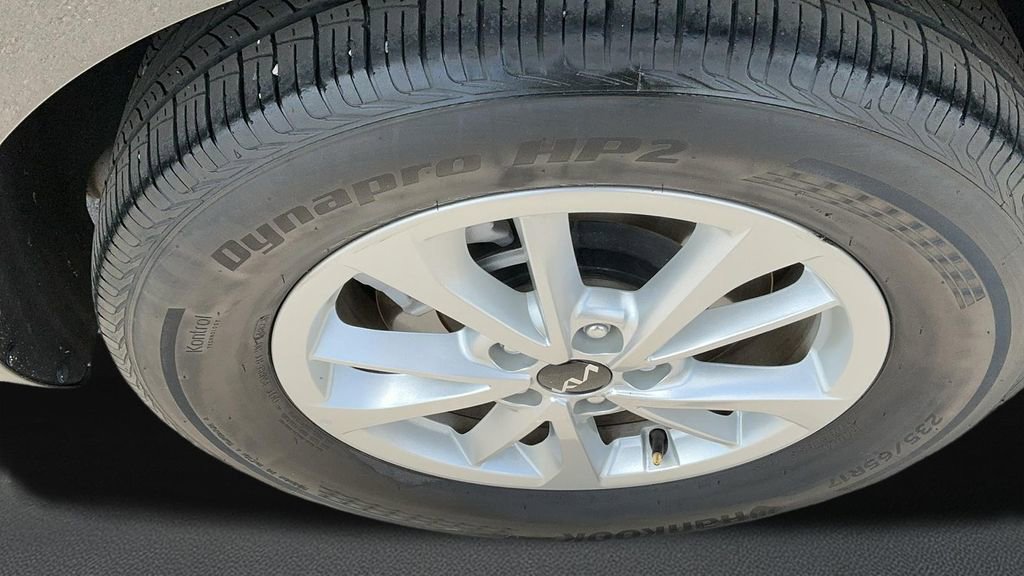 Used 2024 Kia Carnival LX FWD image 8