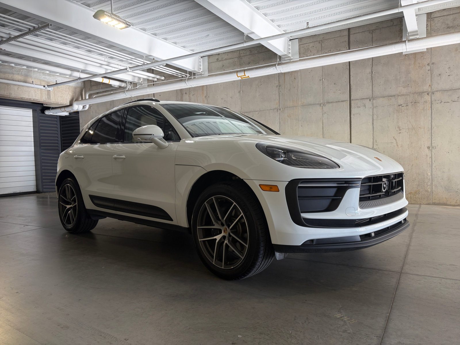 Certified 2026 Porsche Macan AWD/4WD image 9