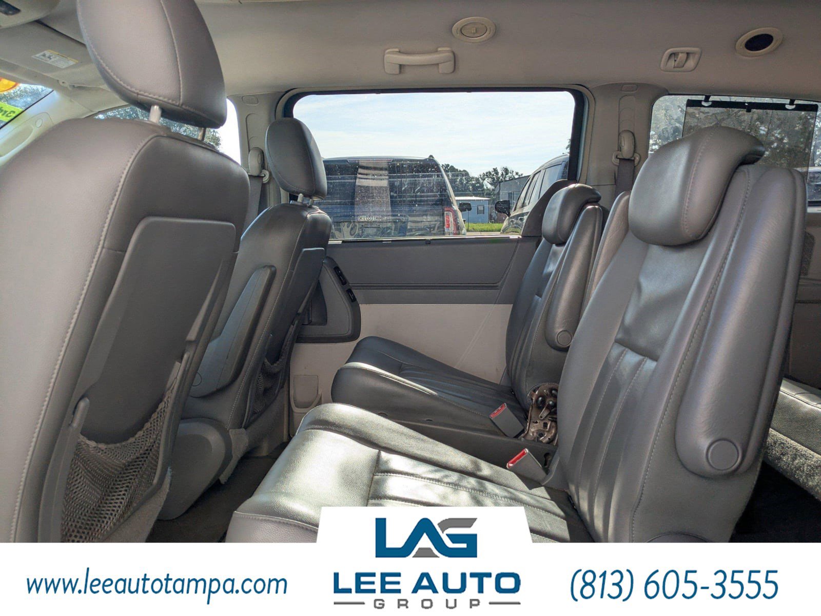 Used 2010 Chrysler Town & Country Touring image 13