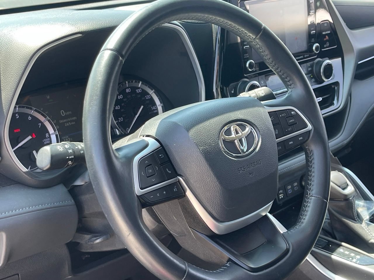 Used 2022 Toyota Highlander XLE FWD image 11