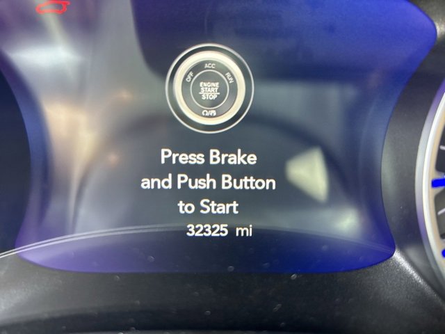 Used 2025 Chrysler Pacifica Select image 12