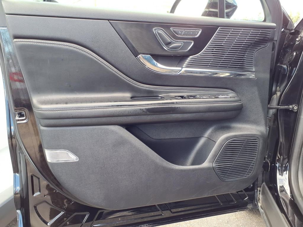 Used 2020 Lincoln Corsair FWD w/ Premium Package image 22