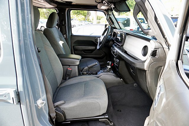 Used 2024 Jeep Wrangler Unlimited AWD/4WD image 17