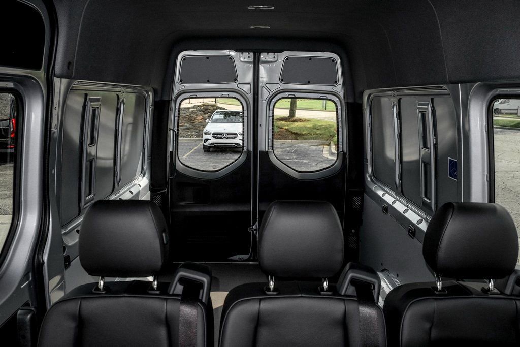 Used 2025 Mercedes-Benz Sprinter 2500 image 21