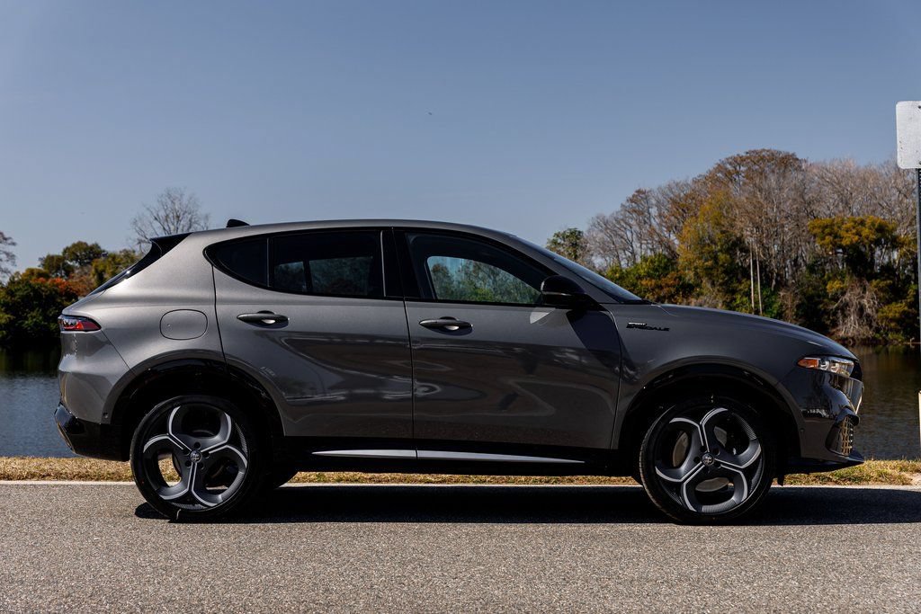 New 2026 Alfa Romeo Tonale w/ Active Assist Package AWD/4WD image 2
