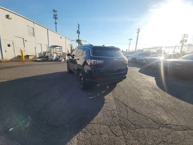 Certified 2022 Jeep Compass Limited w/ Sun and Sound Group AWD/4WD image 23