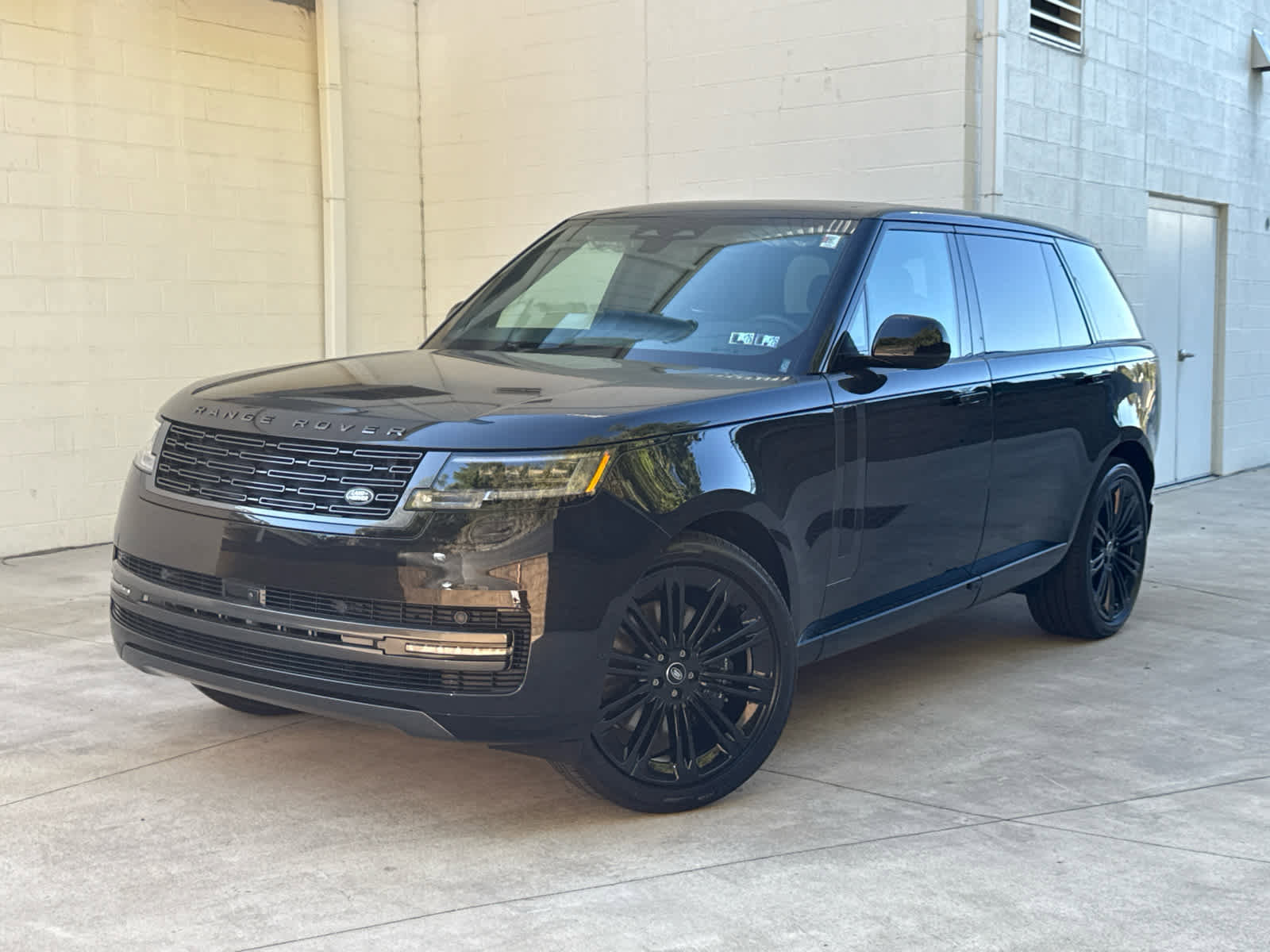 New 2025 Land Rover Range Rover Long Wheelbase SE image 1