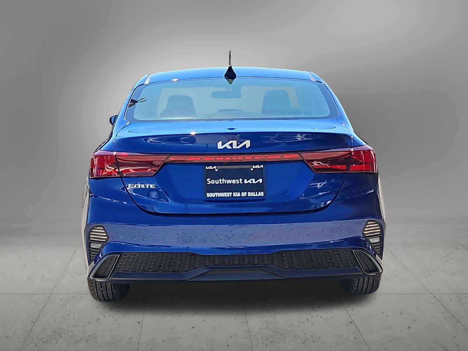 Used 2023 Kia Forte LXS w/ LXS Technology Package FWD image 5