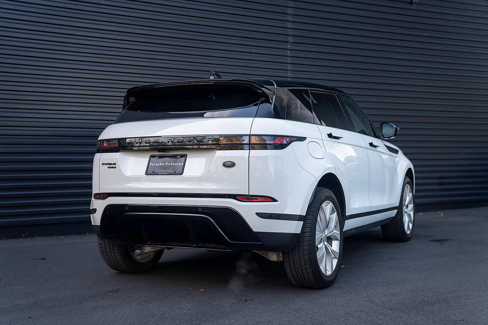 Used 2020 Land Rover Range Rover Evoque SE image 27