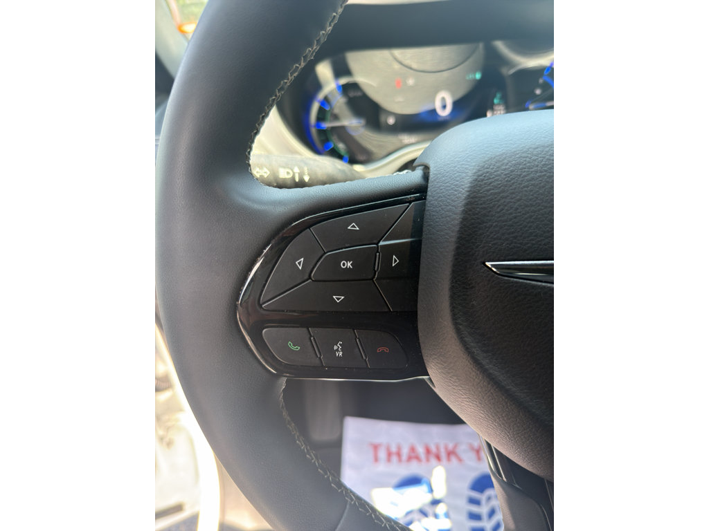 Used 2024 Chrysler Pacifica Limited FWD image 17