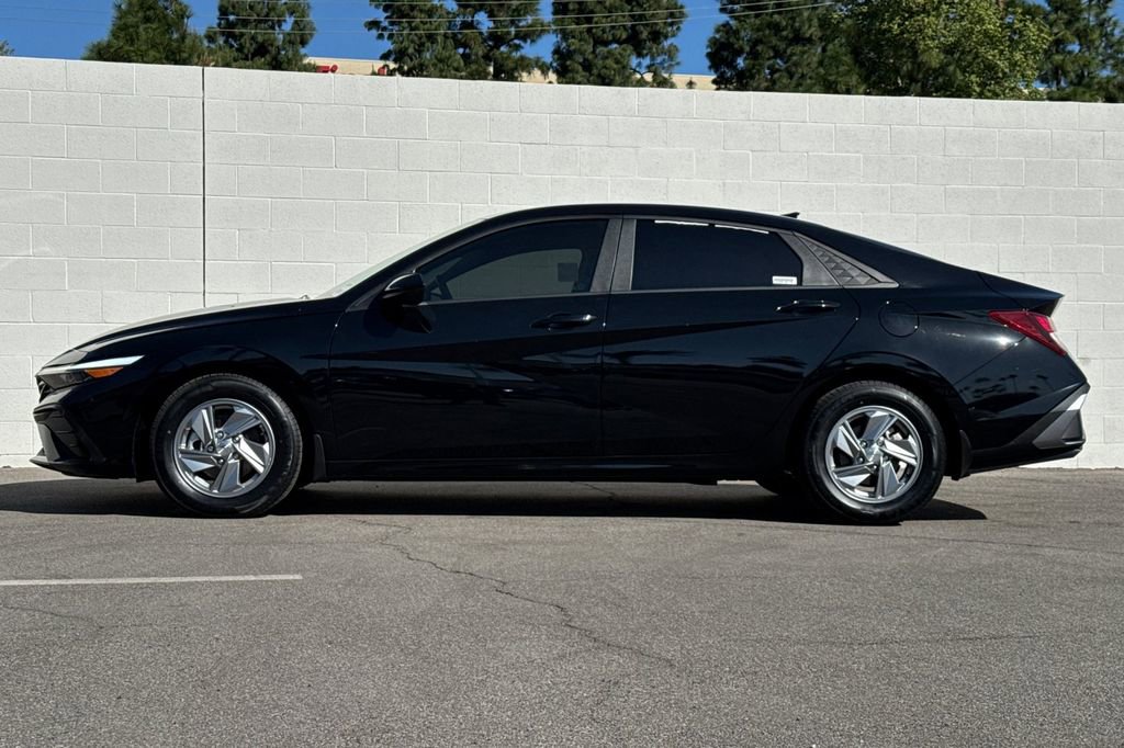 Used 2024 Hyundai Elantra SE image 9
