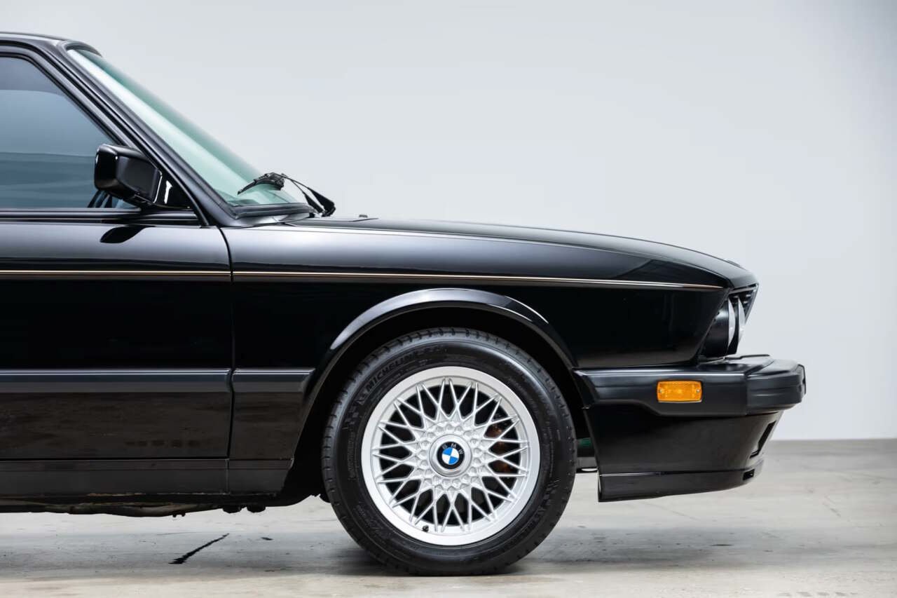 Used 1988 BMW M5 RWD image 11