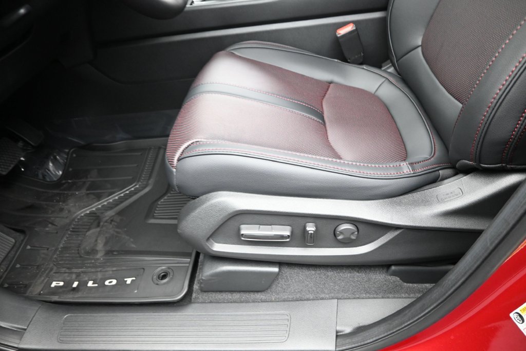 New 2026 Honda Pilot Black Edition image 12